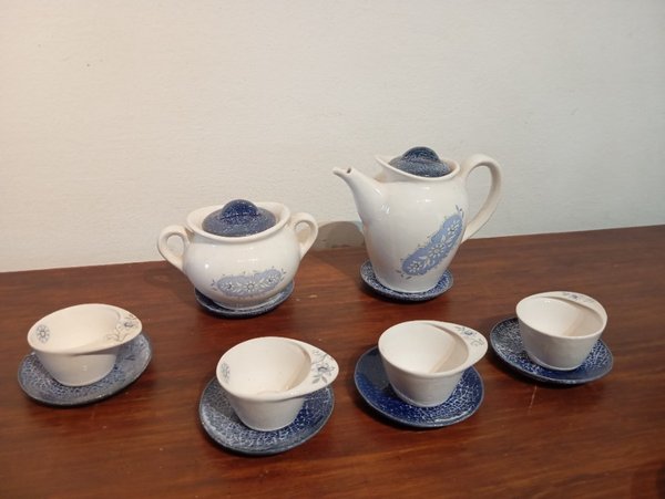 Tetera y azucarero con 4 tazas de porcelana - imagen 1