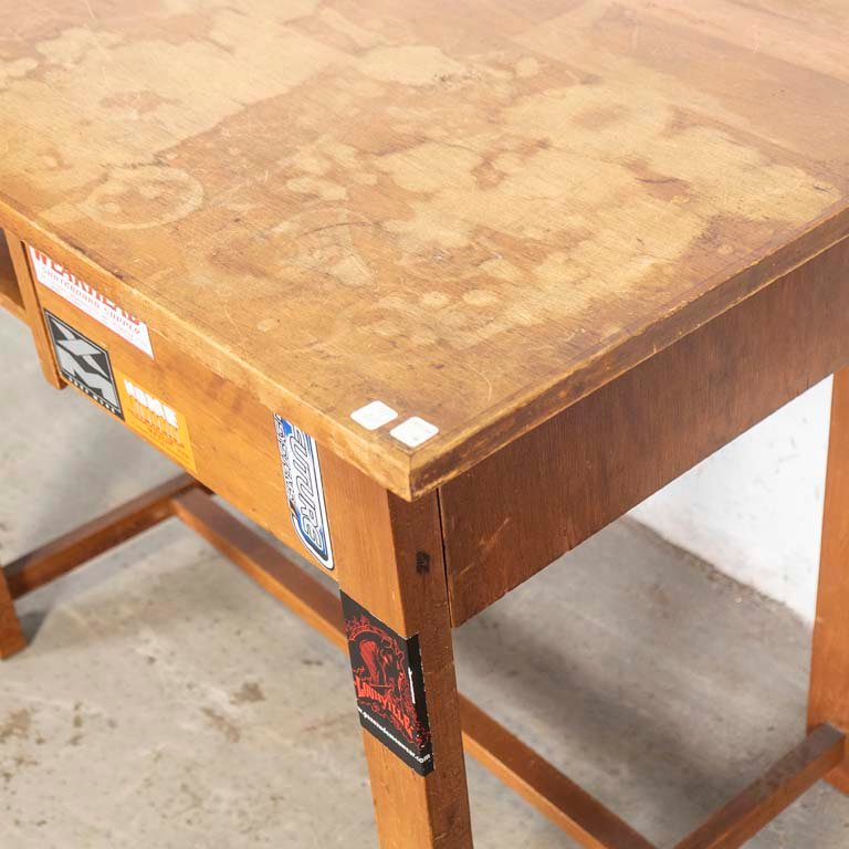 Escritorio de madera con cajón para lustrar - imagen 2