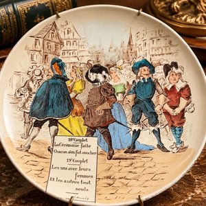 Antiguo Plato Francés de Cerámica Artística con Escena Costumbrista - imagen 1