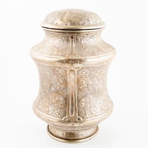 Pote de Plata 800 Labrada con Relieve de Flores y Tapa - imagen 2