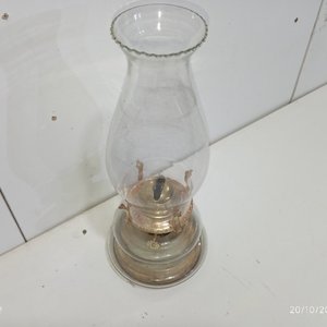 Antigua Lámpara a Kerosene de Mesa con Depósito de Vidrio - imagen 4