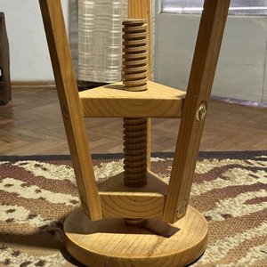 Banco de Madera con Altura Regulable y 3 Patas - imagen 3