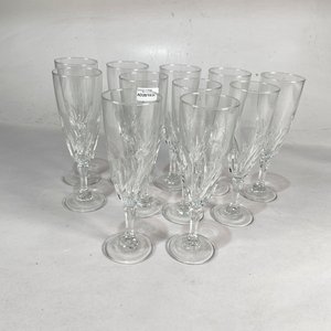Juego de 9 Copas de Champagne Hialinas con Diseño Espiral - imagen 2