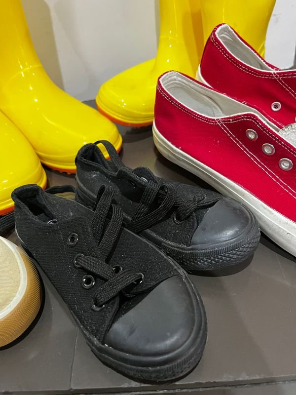Zapatillas infantiles de diferentes colores - imagen 4