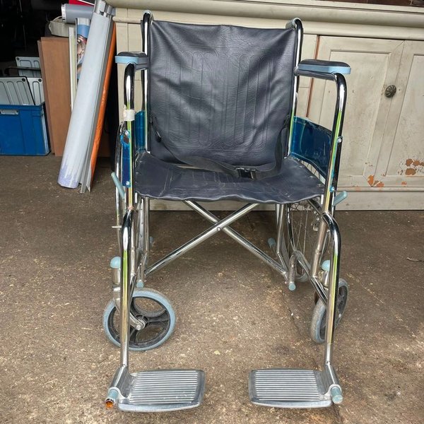 Silla de Ruedas para Adultos en Buen Estado