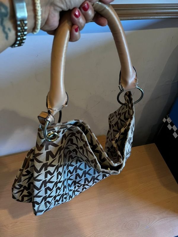 Cartera Grande Michael Kors Original de Tela y Cuero Nueva - imagen 2