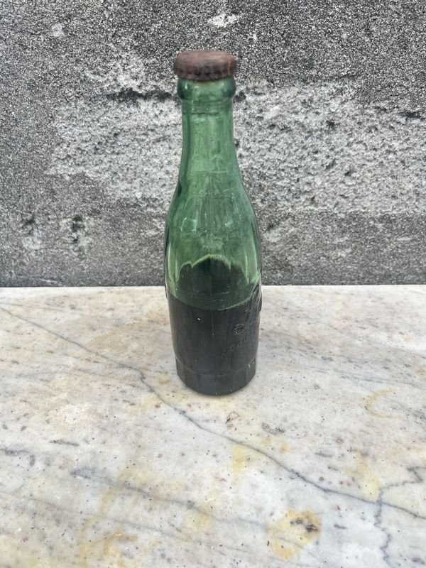 Botella de vidrio con líquido - imagen 4