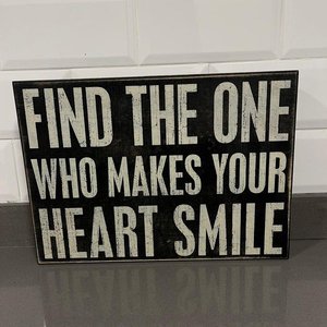 Lote siguiente: Cuadro Decorativo "Find the One Who Makes Your Heart Smile"