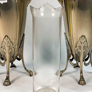 Par de Ánforas Art Nouveau Metálicas con Decoración de Ramas y Patas de Garra de León - imagen 4