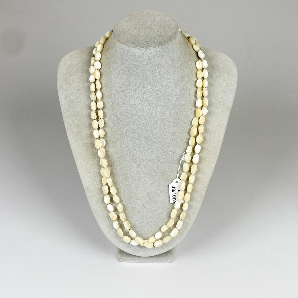Collar Largo de Nácar con Dos Vueltas