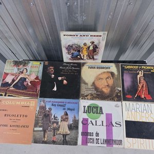 Lote siguiente: Lote de 9 Vinilos: Ópera, Tango, Folclore y Música Rusa