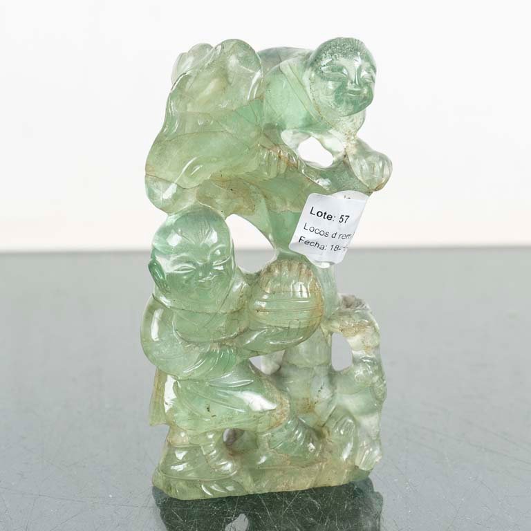 Grupo de Figuras en Jade con Detalles