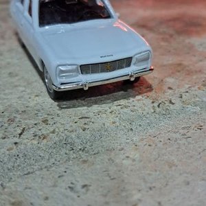 Réplica de Auto Blanco Coleccionable - imagen 3