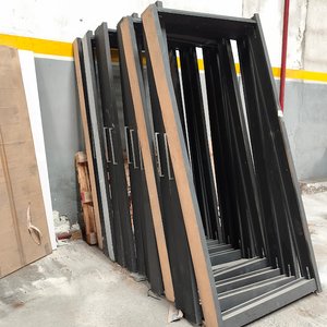 Conjunto de Marcos y Estructuras Rectangulares Negros para Exhibición - imagen 3