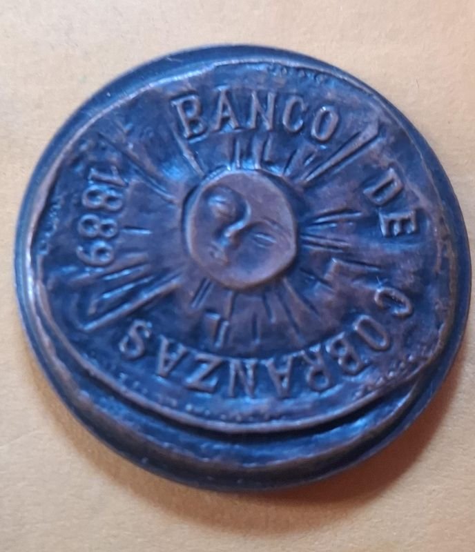 Lote siguiente: Rara medalla de oro con borde y letra dorada