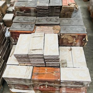 Lote de 1100 Guardas Cerámicas para Revestimiento - imagen 1