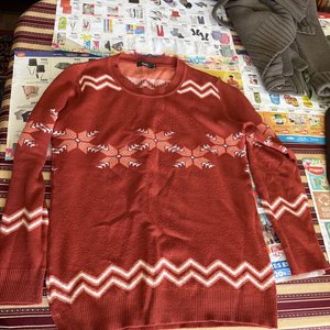 Lote de 5 Prendas de Vestir: Pantalón, Suéter y Blusas - imagen 17