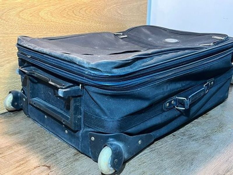Valija Internacional Lennin: Maleta de Viaje en Excelente Condición - imagen 4