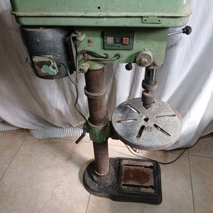Lote siguiente: Taladro de Pie Usado para Taller