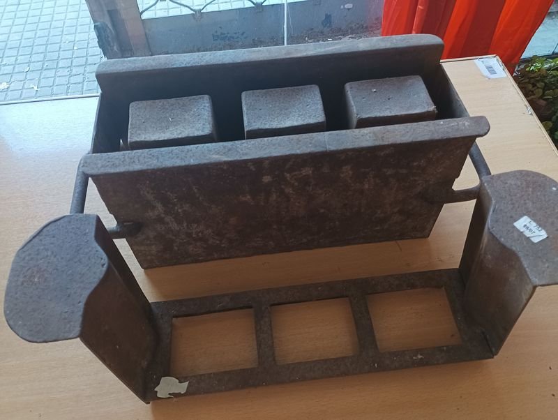 Lote anterior: Molde para hacer bloques de metal