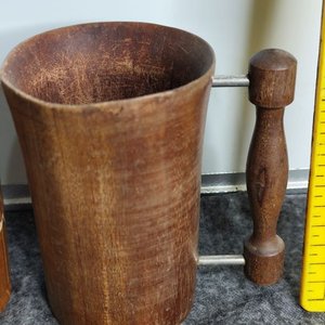 Jarra y Dos Vasos de Madera Artesanales - imagen 4