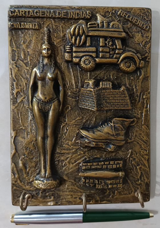Colgante de metal bronceado para llaves con motivos de Cartagena de Indias - imagen 1