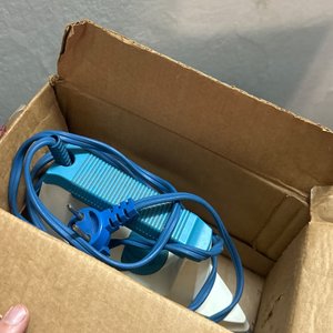 Lote anterior: Plancha Eléctrica Antigua Azul con Cable