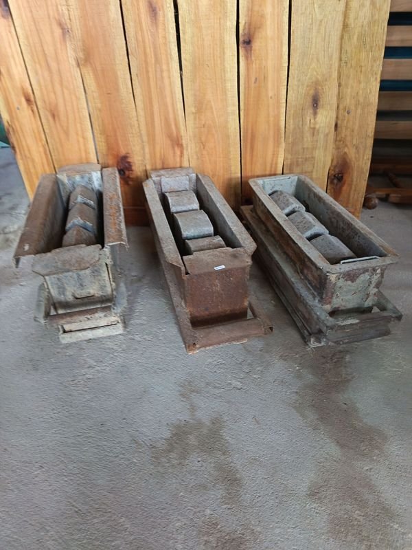 Lote de 3 Bloqueras de Metal para Construcción - imagen 1