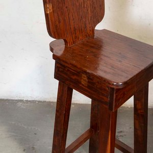 Barra Rústica de Madera Dura con Dos Sillas Altas - imagen 2
