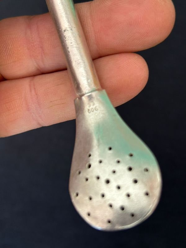 Bombilla recta plata y oro: Accesorio de metal con diseños ornamentales - imagen 4