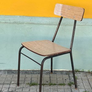 Sillas y Taburetes de Madera en Tonos Celestes y Verdes - imagen 5