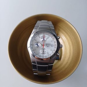 Lote siguiente: Reloj Orient Chronograph Acero Inoxidable Esfera Plateada Taquímetro