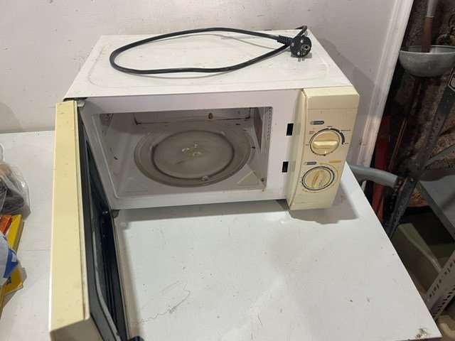 Microondas de cocina en buen estado - imagen 3