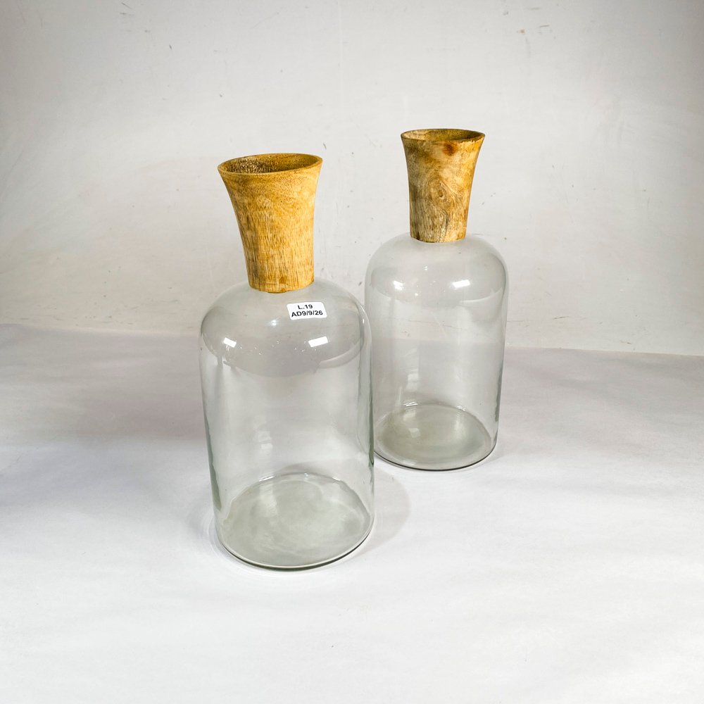 Dos Botellones de Vidrio Hialino con Pico de Madera