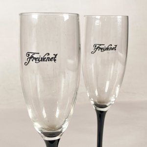 Set de 5 piezas de cristalería con monogramas: Martini, Stella Artois y Freixenet - imagen 3