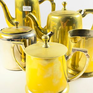 Juego de 5 Piezas Metálicas para Servir: Cafeteras y Azucarero - imagen 3
