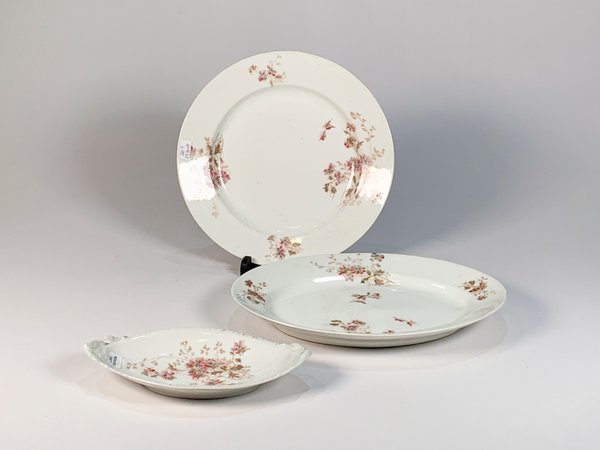 Tres Piezas de Porcelana Limoges Blancas con Flores - imagen 1
