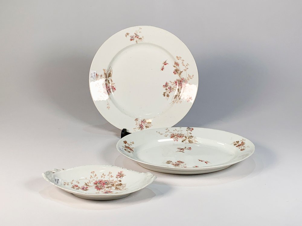 Tres Piezas de Porcelana Limoges Blancas con Flores
