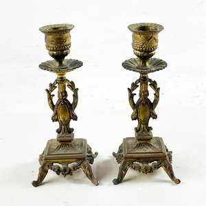 Par de Candeleros de Bronce Estilo Clásico - imagen 1