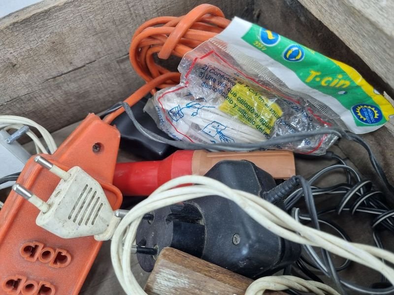 Accesorios eléctricos en mal estado - imagen 5