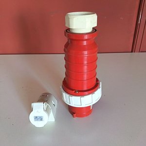 Lote siguiente: Conectores Industriales Rojos y Blancos