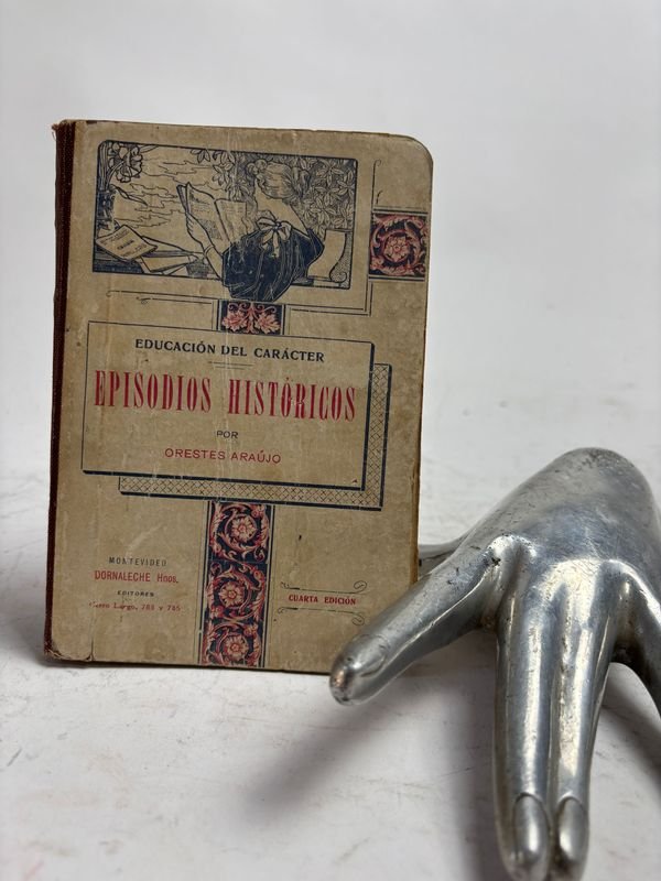 Lote siguiente: Libro histórico 'Episodios historicos por Orestes Araujo - Montevideo 1921'
