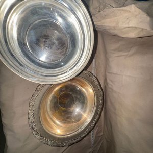 Antigua Fuente de Servicio Cloche con Tapa Labrada - Metal Plateado - imagen 4