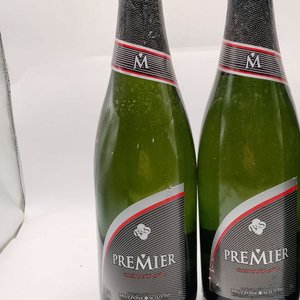 Lote siguiente: 4 Botellas de Vino Espumoso Premier Bruzzone Sciutto 750ml
