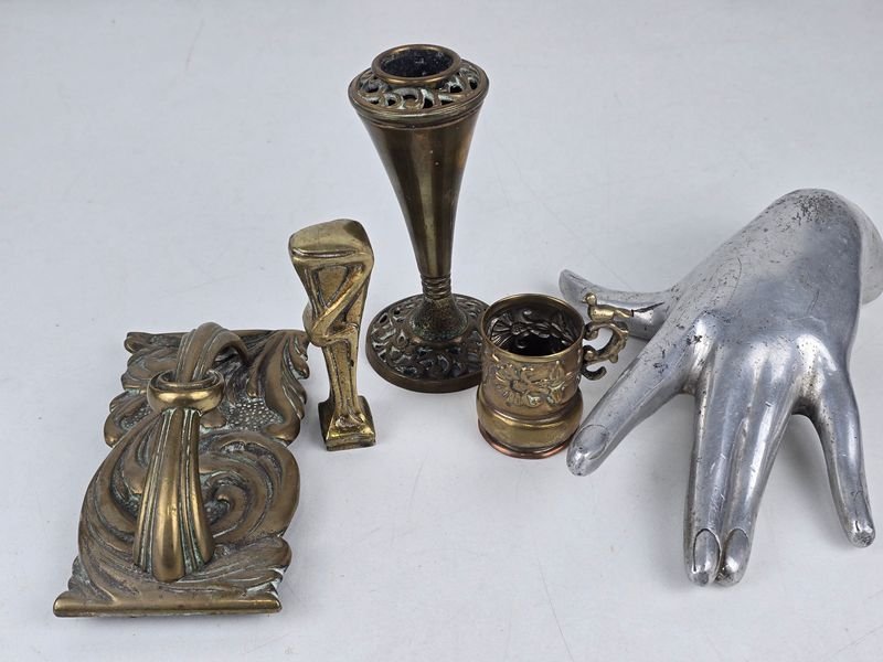 Lote de Objetos Decorativos y Utilitarios en Bronce y Metal