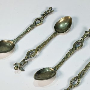 Seis Cucharitas de Metal para Café con Cabo Labrado y Decoración de Querubines - imagen 2