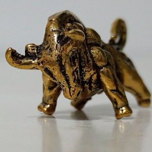 Figura Miniatura de Toro en Bronce - imagen 4