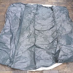 Equipo de Camping: Carpa Hummer Eiger 6 y Conservadora de Espuma - imagen 5