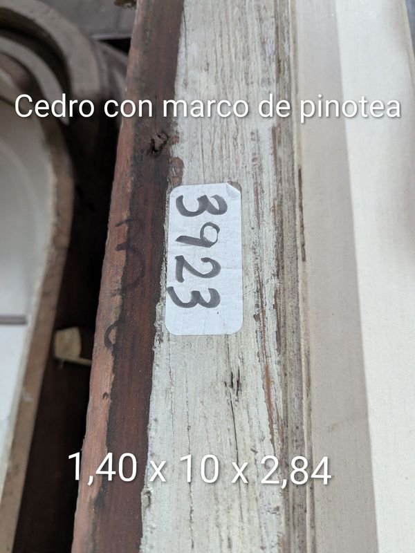 Puerta antigua de dos hojas batientes en cedro y vidrio con marco de pinotea - imagen 8