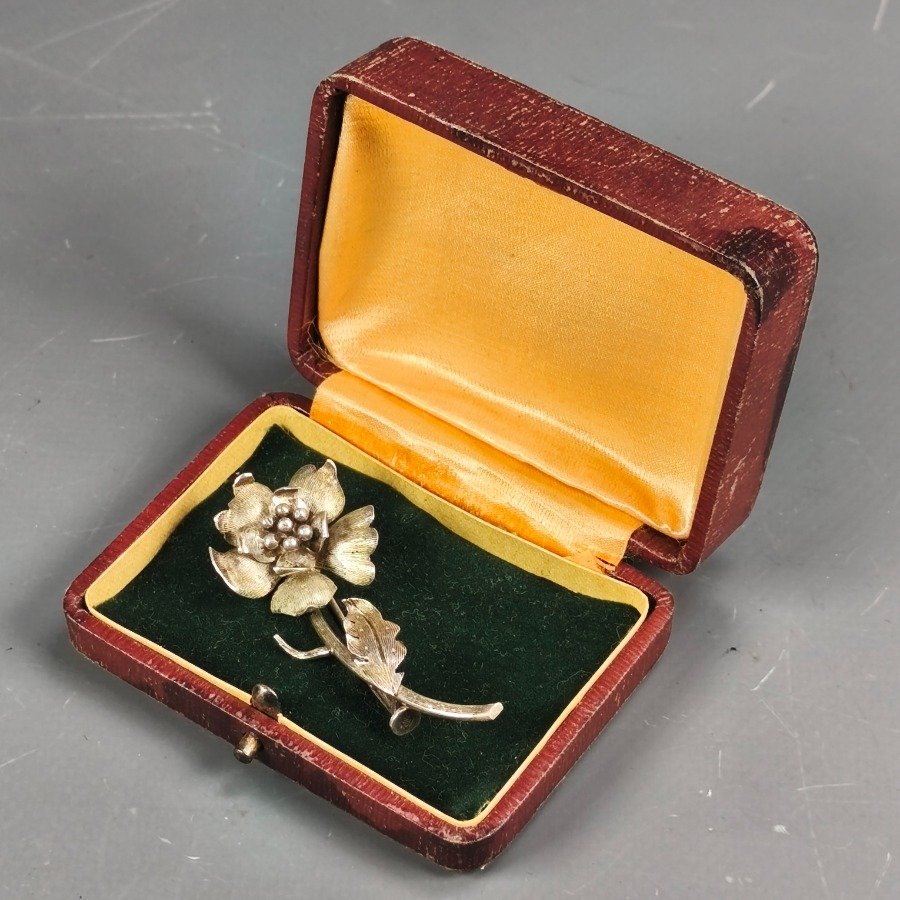 Item 16352 - Image 0